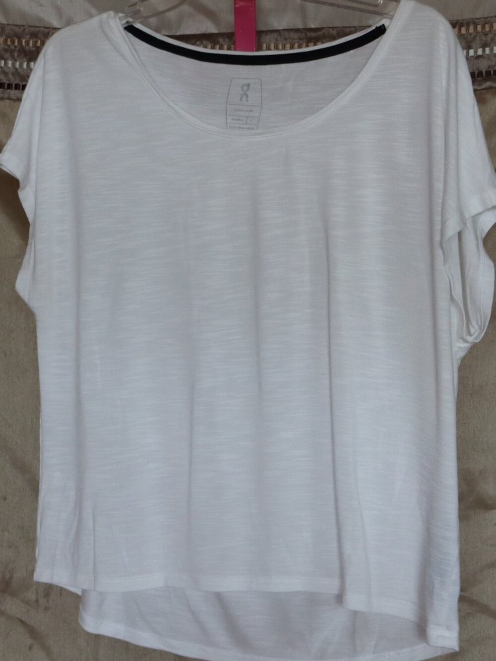ON Running White Active T-Shirt Flow - Active Dry Wick - Size Large